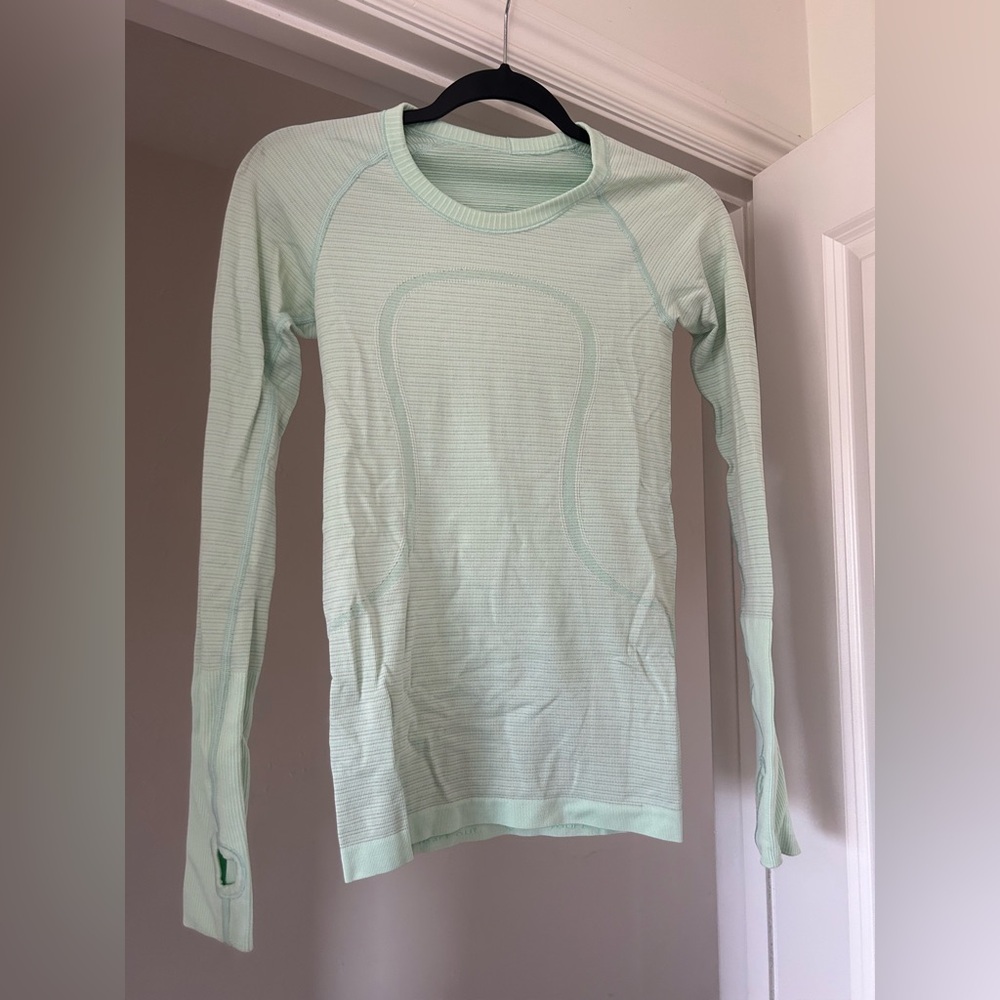 Swiftly Tech Long-Sleeve Shirt 2.0 Hip Length light blue size 6